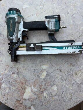 Makita 1" Wide Crown Stapler